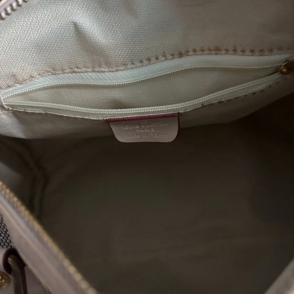Checkered Beige and Cream Handbag - Picture 6 of 7